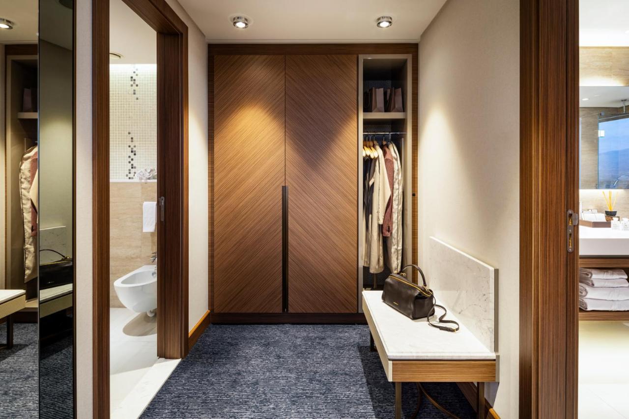 Grand Hotel Millennium Sófia Exterior foto A walk-in wardrobe