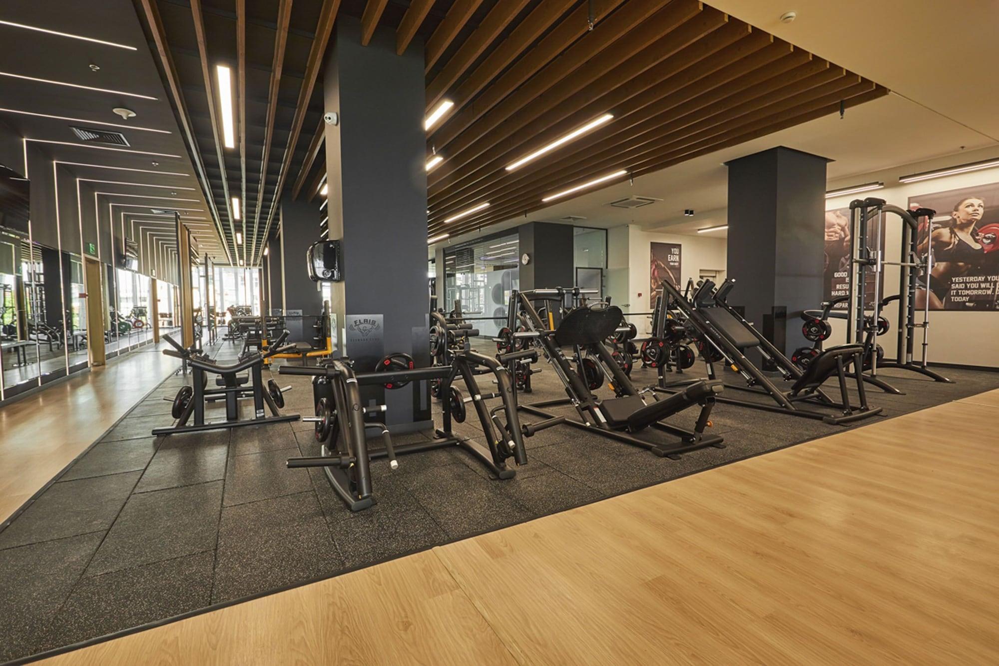 Grand Hotel Millennium Sófia Exterior foto The gym at the 1000m² Sports and Wellness Centre